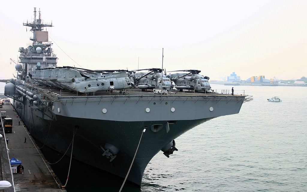 USS Boxer LHD-4 at Victoria Harbor Hong Kong | 水陸兩棲突擊艦USS Boxer（LHD4）