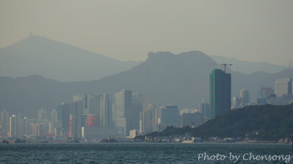 Lion Rock seen from Lei Yue Mun | 鯉魚門望獅子山