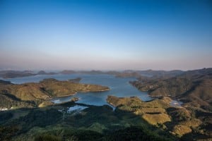 Yan Chau Tong Marine Park seen from Tiu Tang Lung