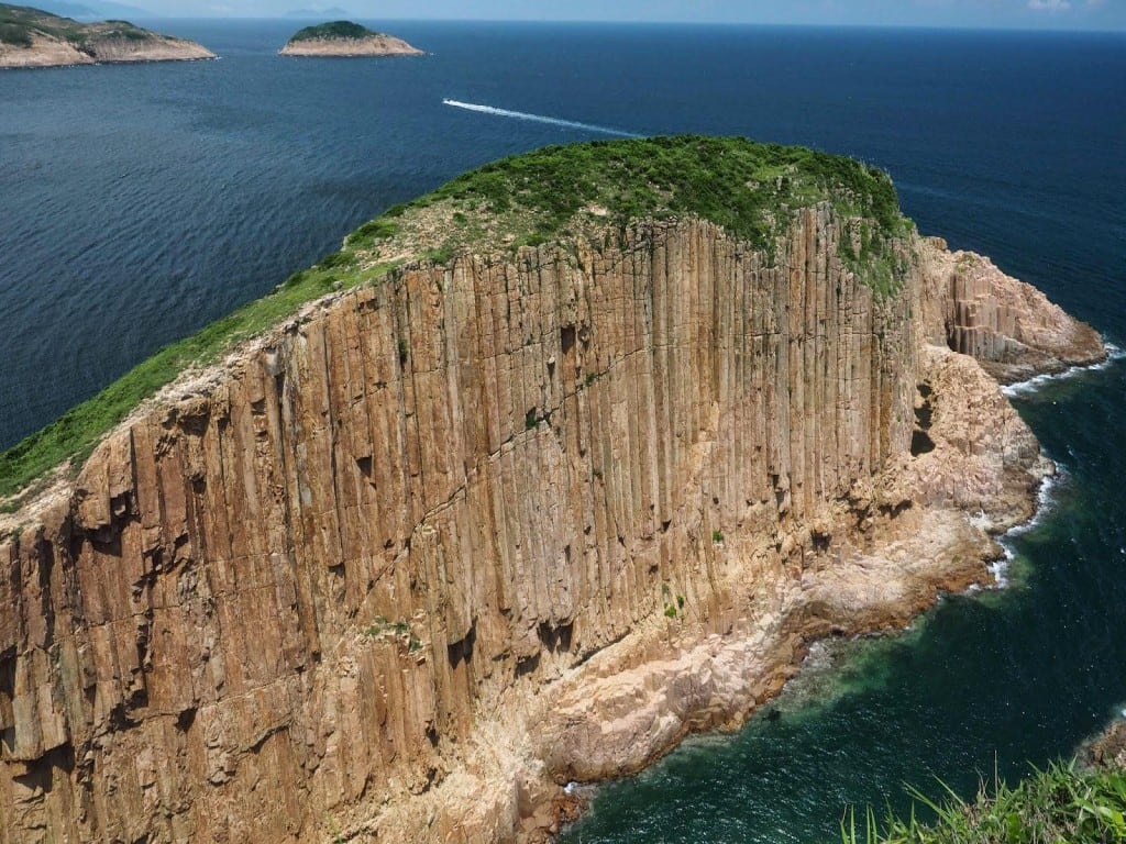 Po Pin Chau Sea Stack seen from Fa Shan 破邊洲海蝕柱-花山